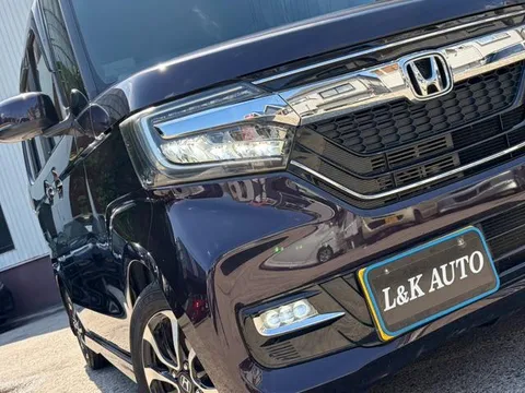 Honda N-BOX Custom