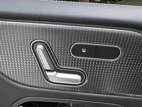 Mercedes-Benz Mercedes-Benz GLB