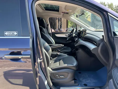 Roewe iMAX8