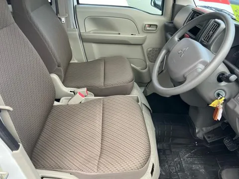 Mitsubishi Minicab Van