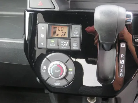 Toyota Pixis Mega