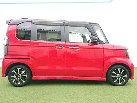 Honda N-BOX Custom