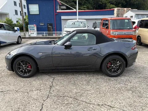 Mazda MX-5 (Roadster)