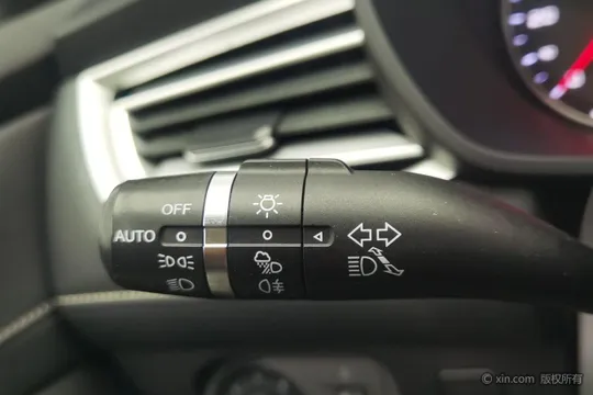 Roewe i5