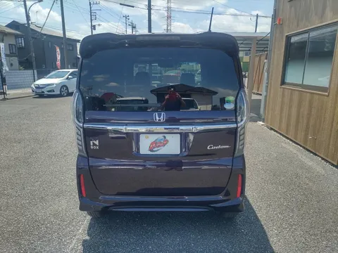 Honda N-BOX Custom