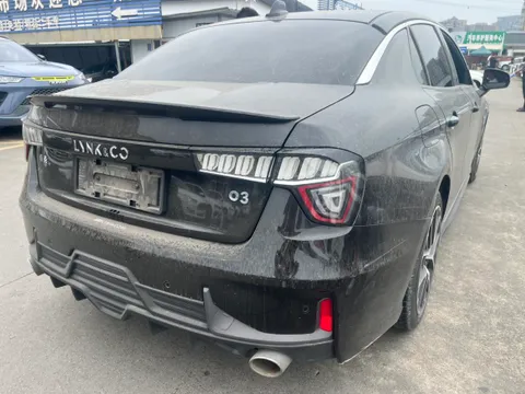 Lynk & Co 03
