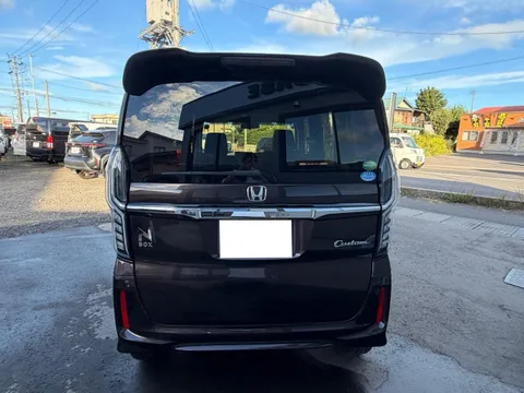 Honda N-BOX Custom