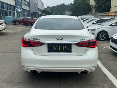 Infiniti Q50L