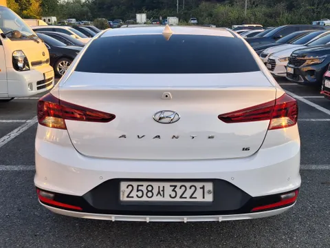 Hyundai Elantra (Avante)