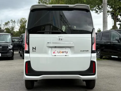 Honda N-BOX Custom