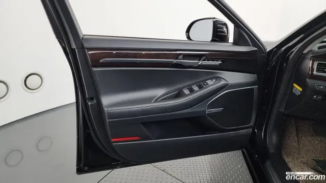 Genesis G90 (EQ900)
