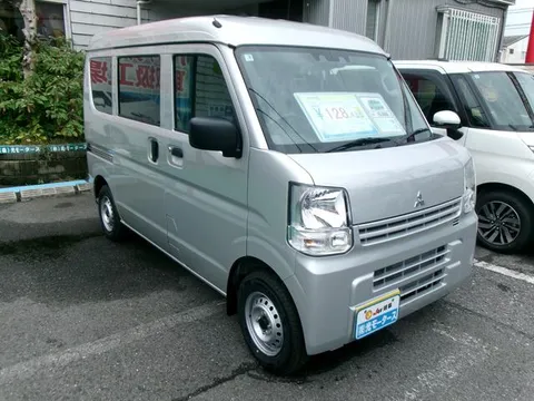 Mitsubishi Minicab Van