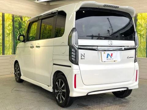 Honda N-BOX Custom