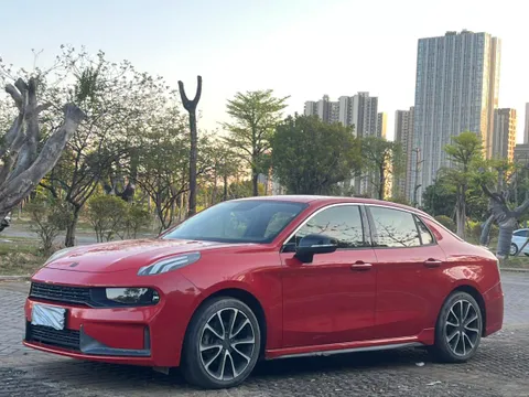 Lynk & Co 03