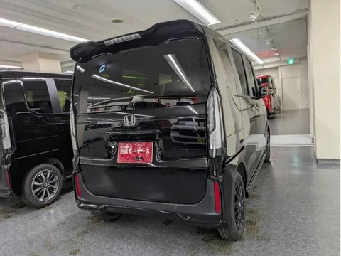 Honda N-BOX Custom