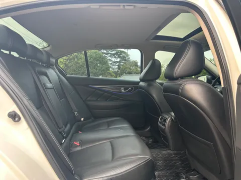 Infiniti Q50L