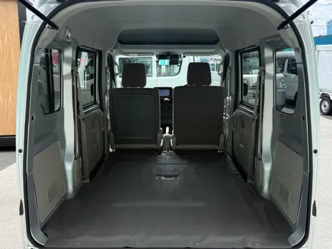 Nissan Clipper Van