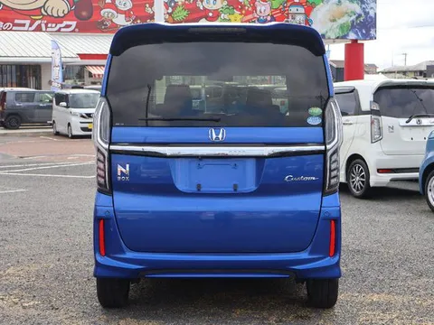Honda N-BOX Custom