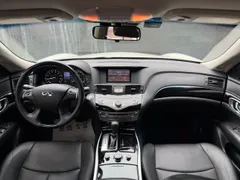 Infiniti Q70