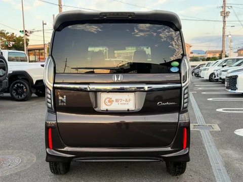 Honda N-BOX Custom