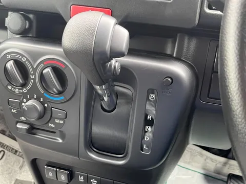 Nissan Clipper Van