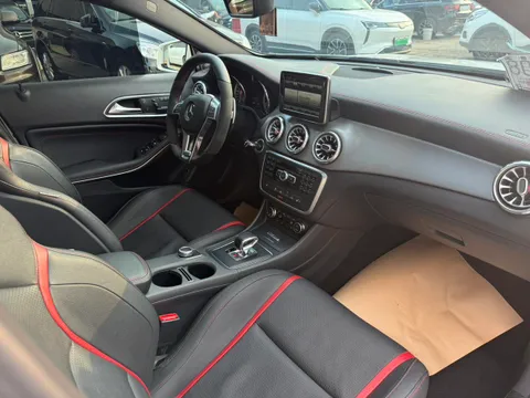 Mercedes-Benz Mercedes-Benz GLA