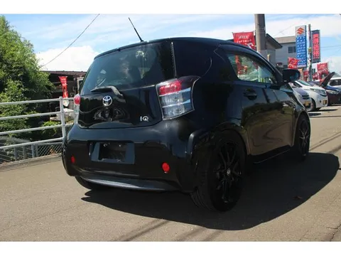 Toyota iQ