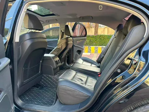 Hongqi H7