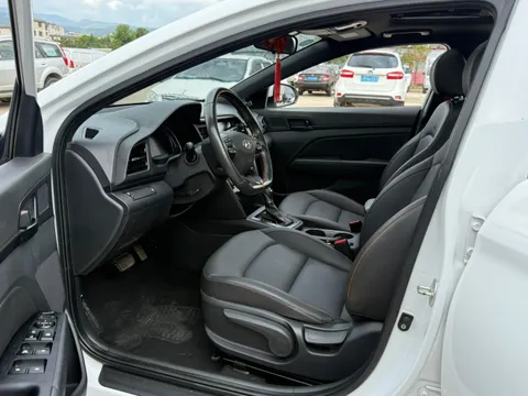 Hyundai Elantra (Avante)