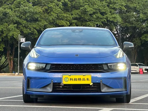 Lynk & Co 03