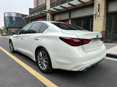 Infiniti Q50L