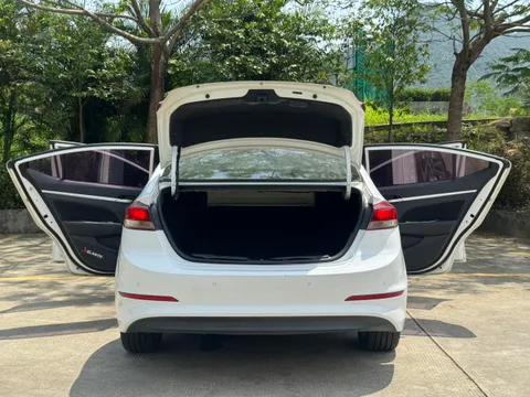 Hyundai Elantra (Avante)