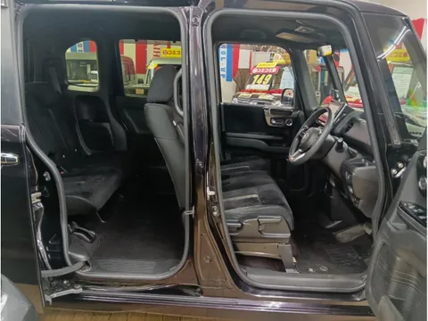 Honda N-BOX Custom