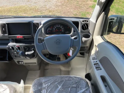 Nissan Clipper Van