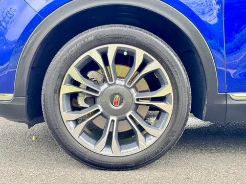 Hongqi HS5