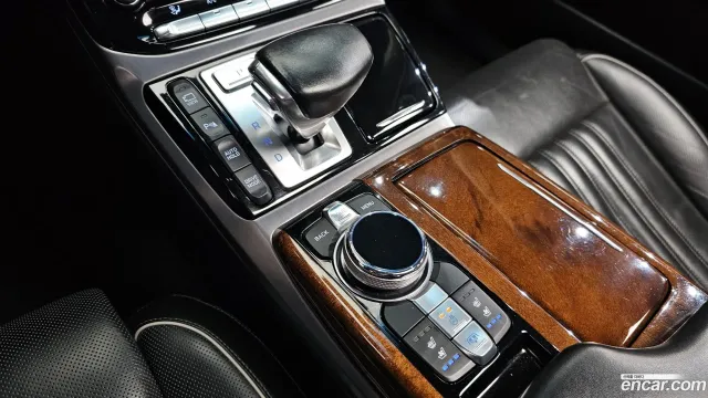 Genesis G90 (EQ900)