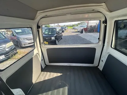 Nissan Clipper Van
