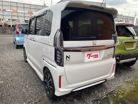 Honda N-BOX Custom