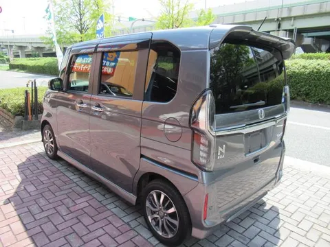 Honda N-BOX Custom