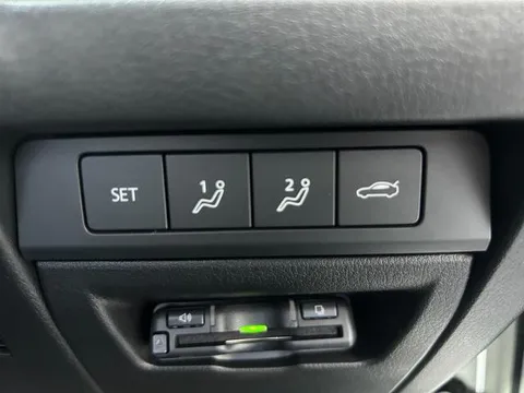 Mazda MAZDA3 Sedan