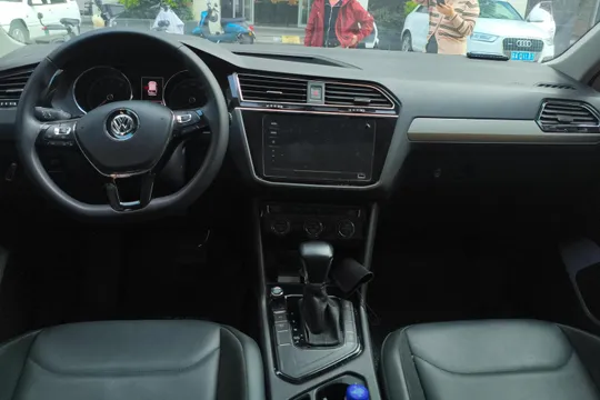 Volkswagen Tiguan L