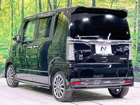 Honda N-BOX Custom