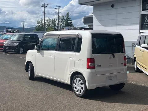 Toyota Pixis Space