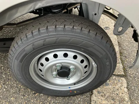 Nissan Clipper Van