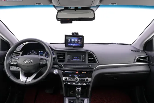 Hyundai Elantra (Avante)
