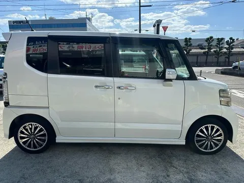 Honda N-BOX Custom