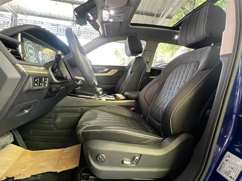 Hongqi HS5