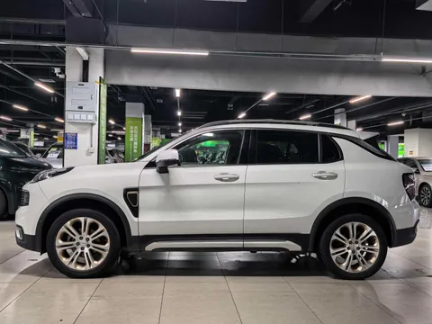 Lynk & Co 01