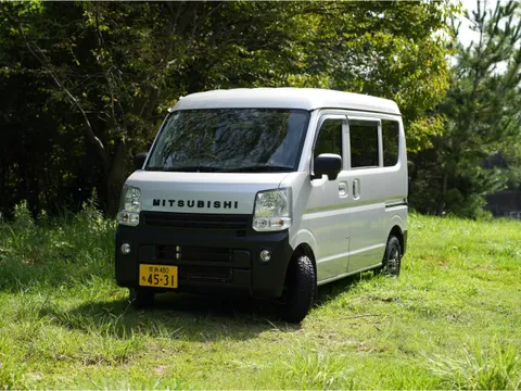 Mitsubishi Minicab Van