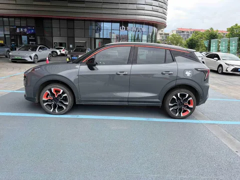 Lynk & Co 06